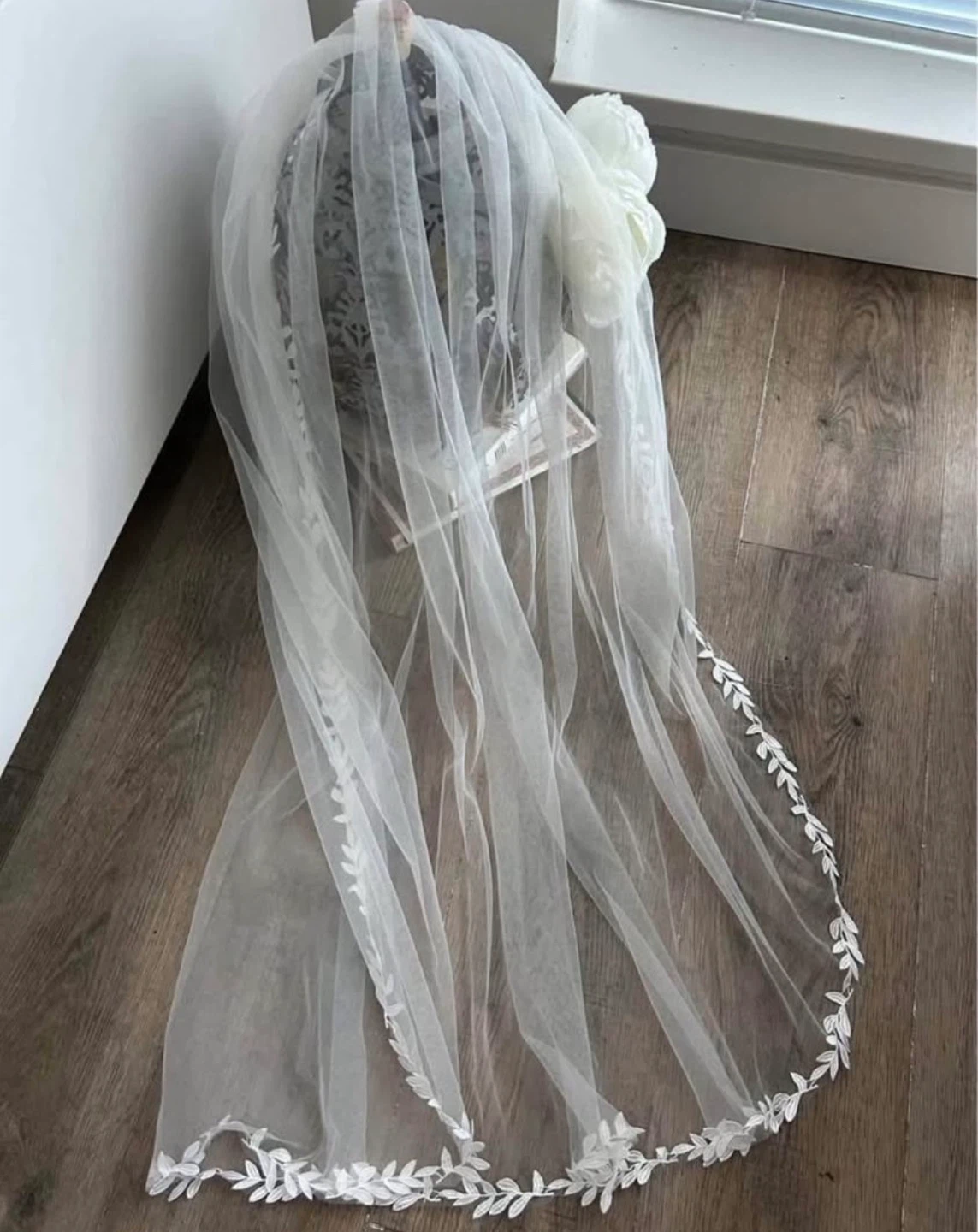 Wedding Veil with Leaf Embroidery fingertip