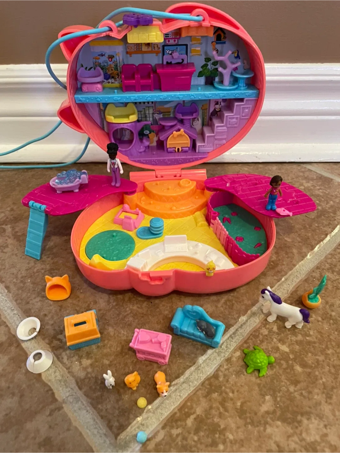 Polly Pocket Cat Compact Playset image indicator(2)