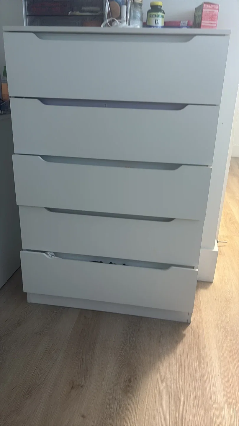 White 5-Drawer Dresser (44" x 29.5") image indicator(4)