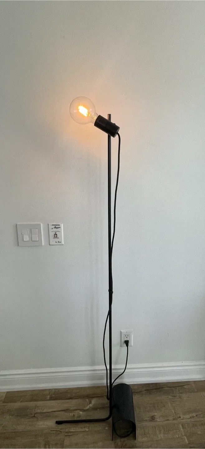IKEA HÅRSLINGA floor lamp with LUNNOM light bulb image indicator(6)