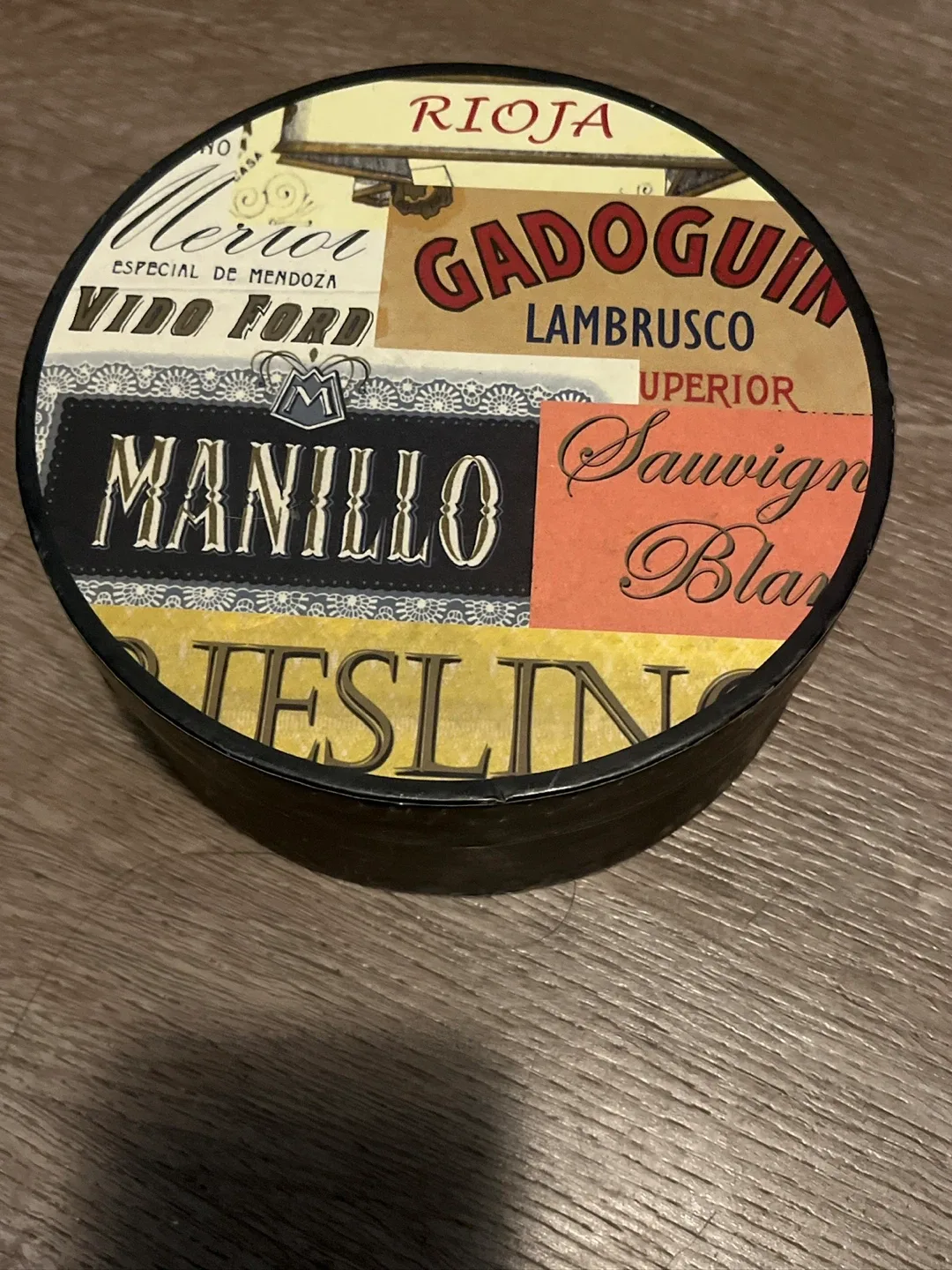 Set of 6 Decorative Wine Region Plates image indicator(2)