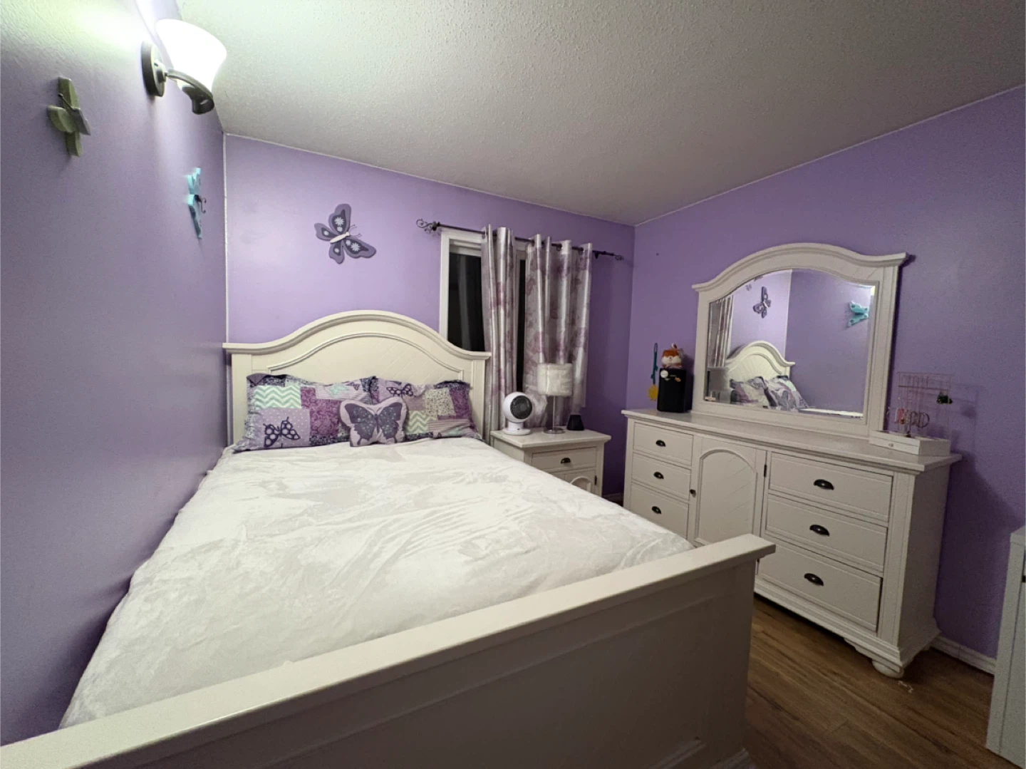 White bedroom set (bed, dresser, nightstand)