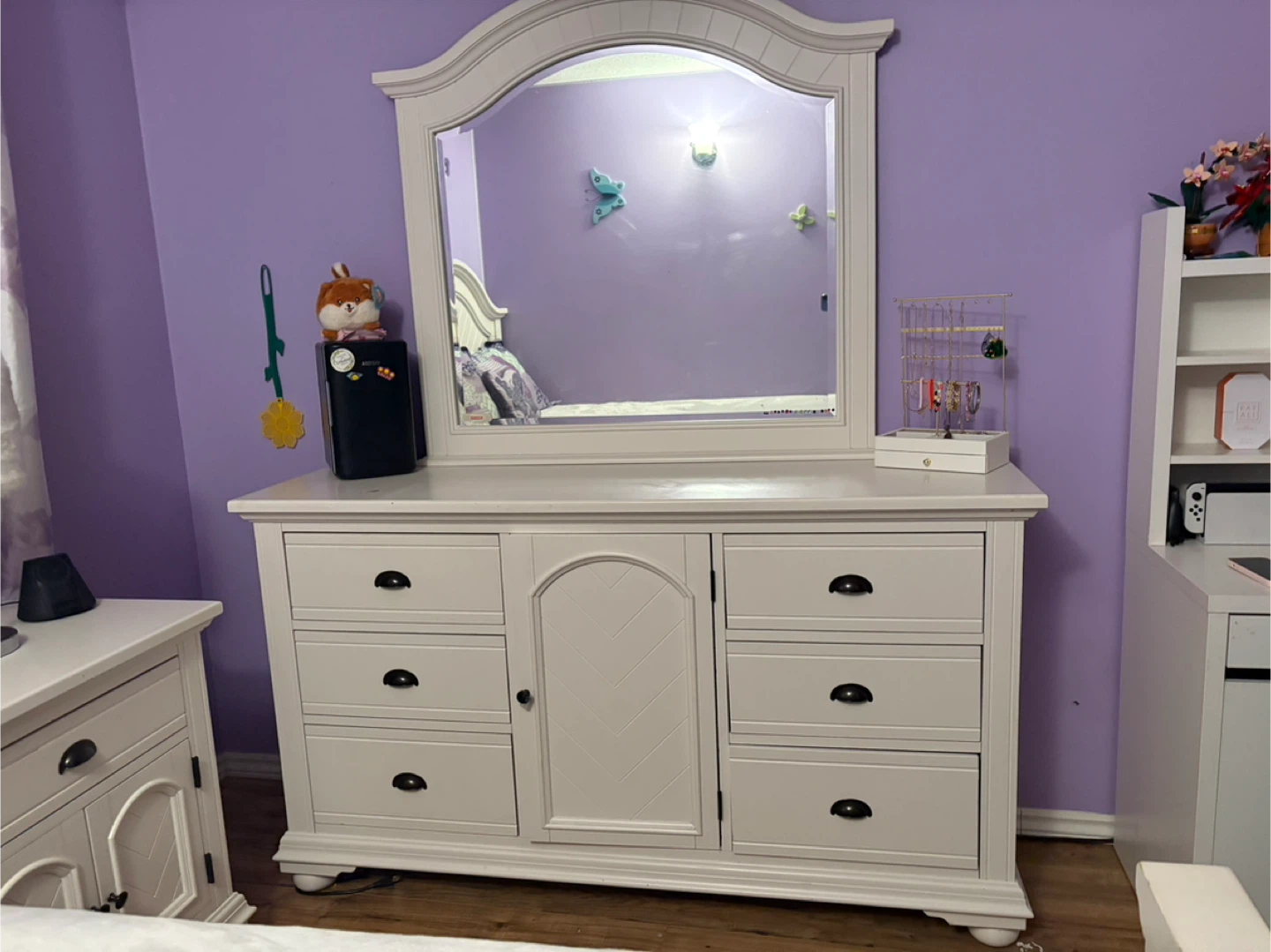 White bedroom set (bed, dresser, nightstand) - photo 3