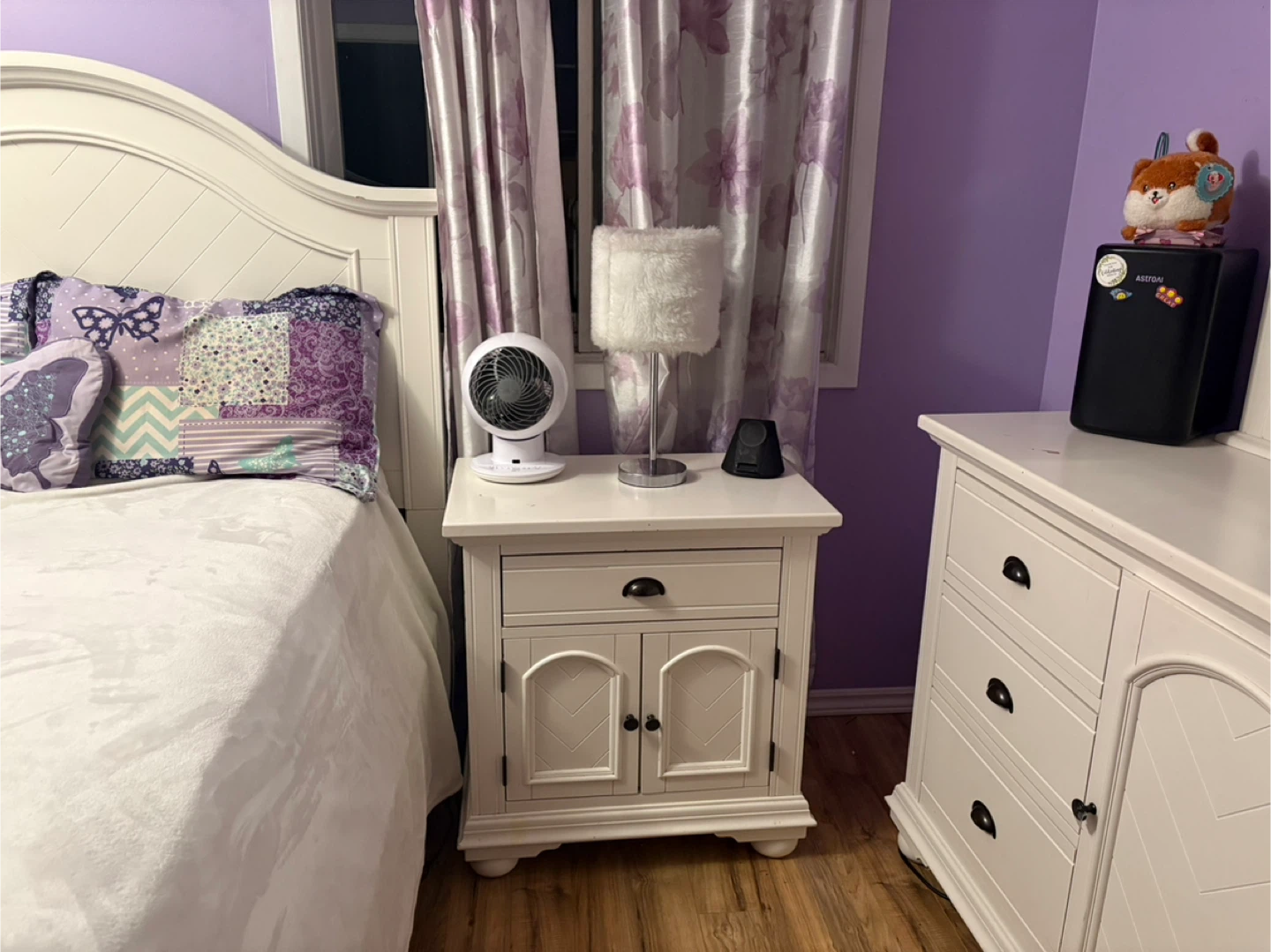 White bedroom set (bed, dresser, nightstand) - photo 4