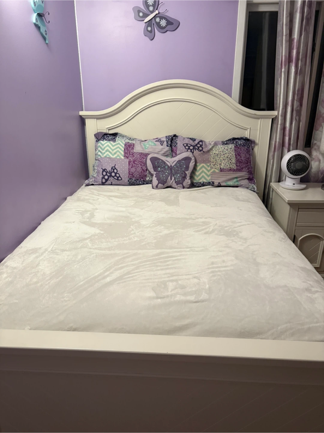 White bedroom set (bed, dresser, nightstand) - photo 2