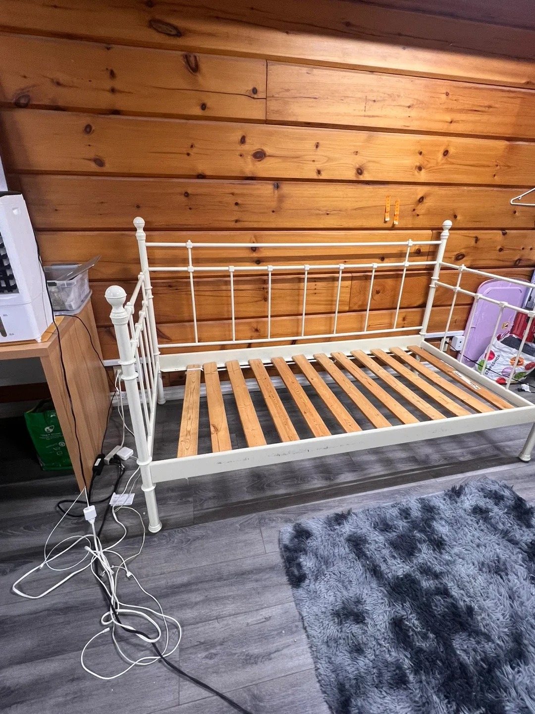 Ikea Hemnes White Bed Frame image indicator(2)