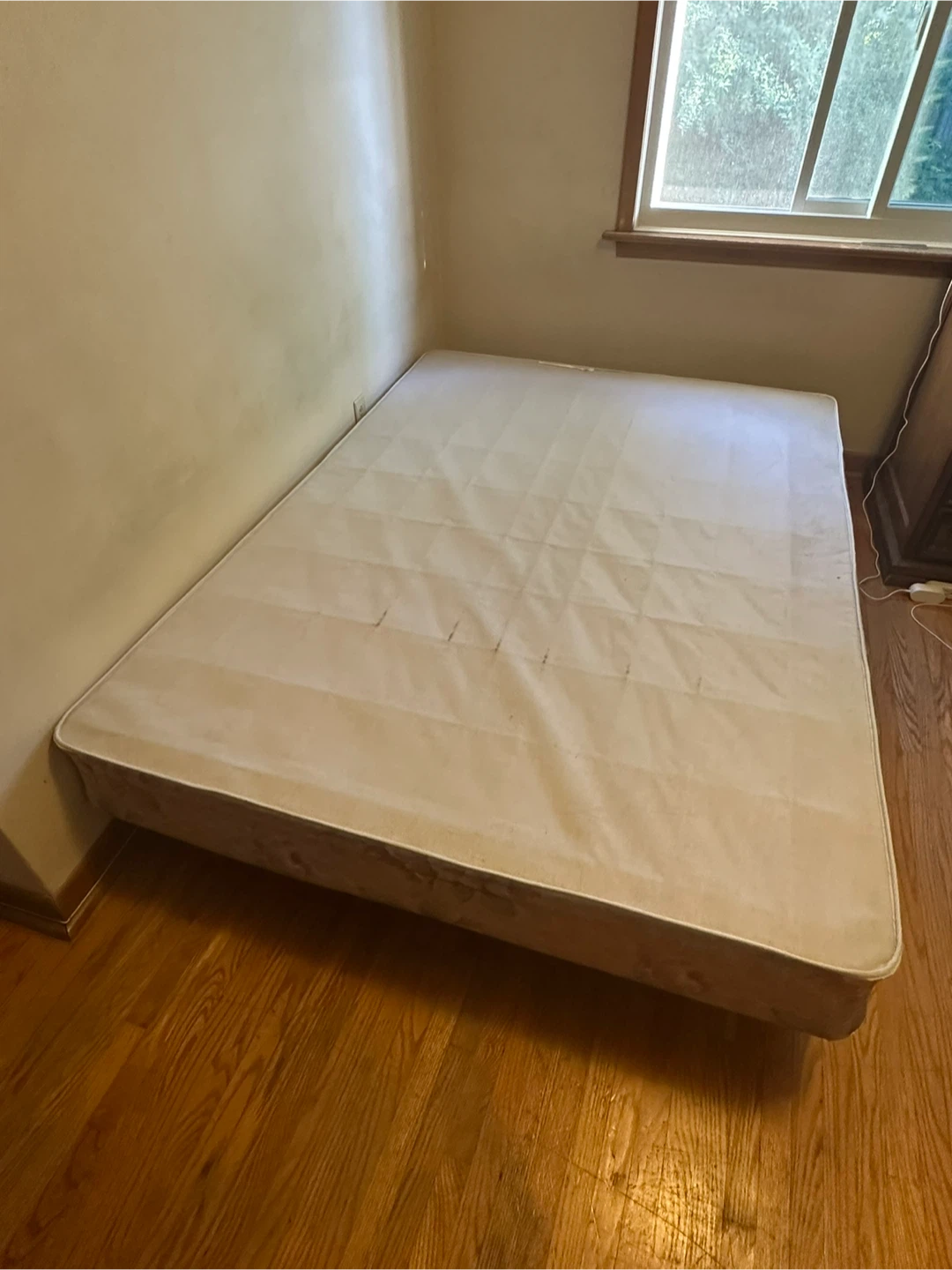 Metal Bed Frame and mattress box - photo 2
