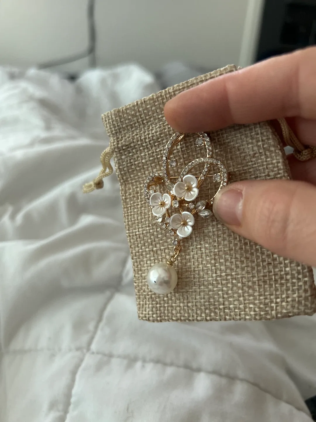 Pearl & Rhinestone Floral Brooch image indicator(3)