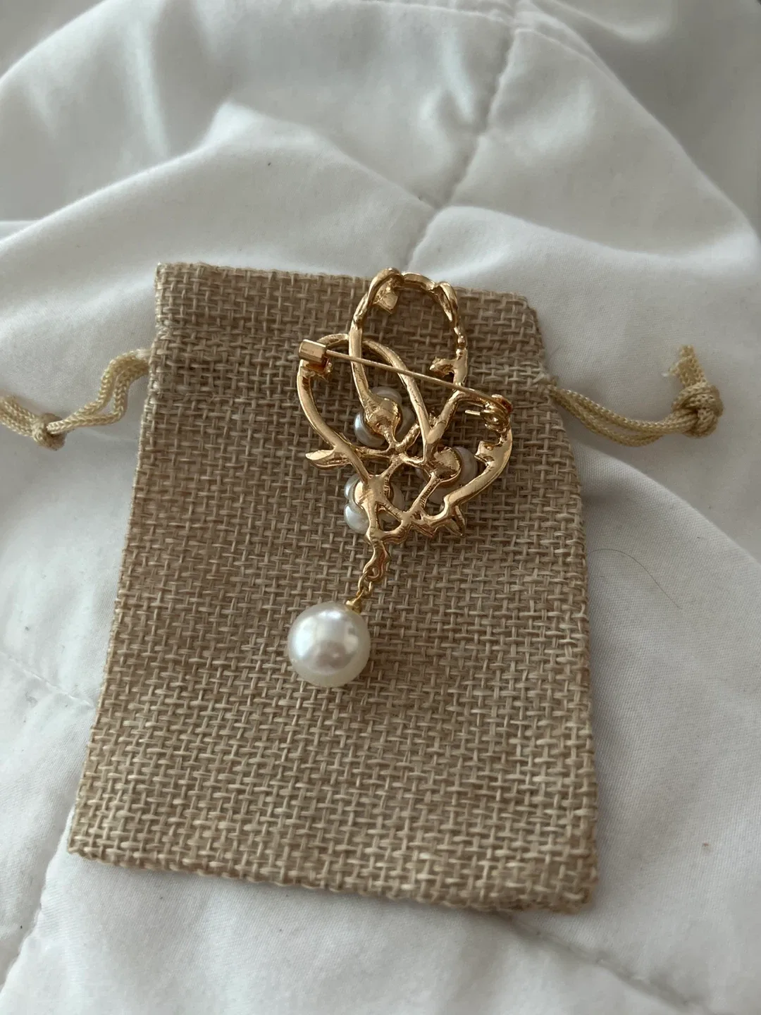 Pearl & Rhinestone Floral Brooch image indicator(2)