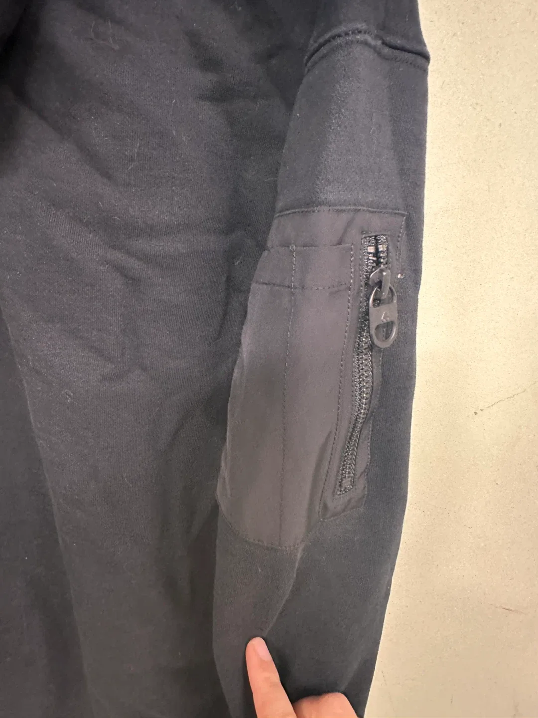 Moose Knuckles Black Hoodie XS image indicator(5)