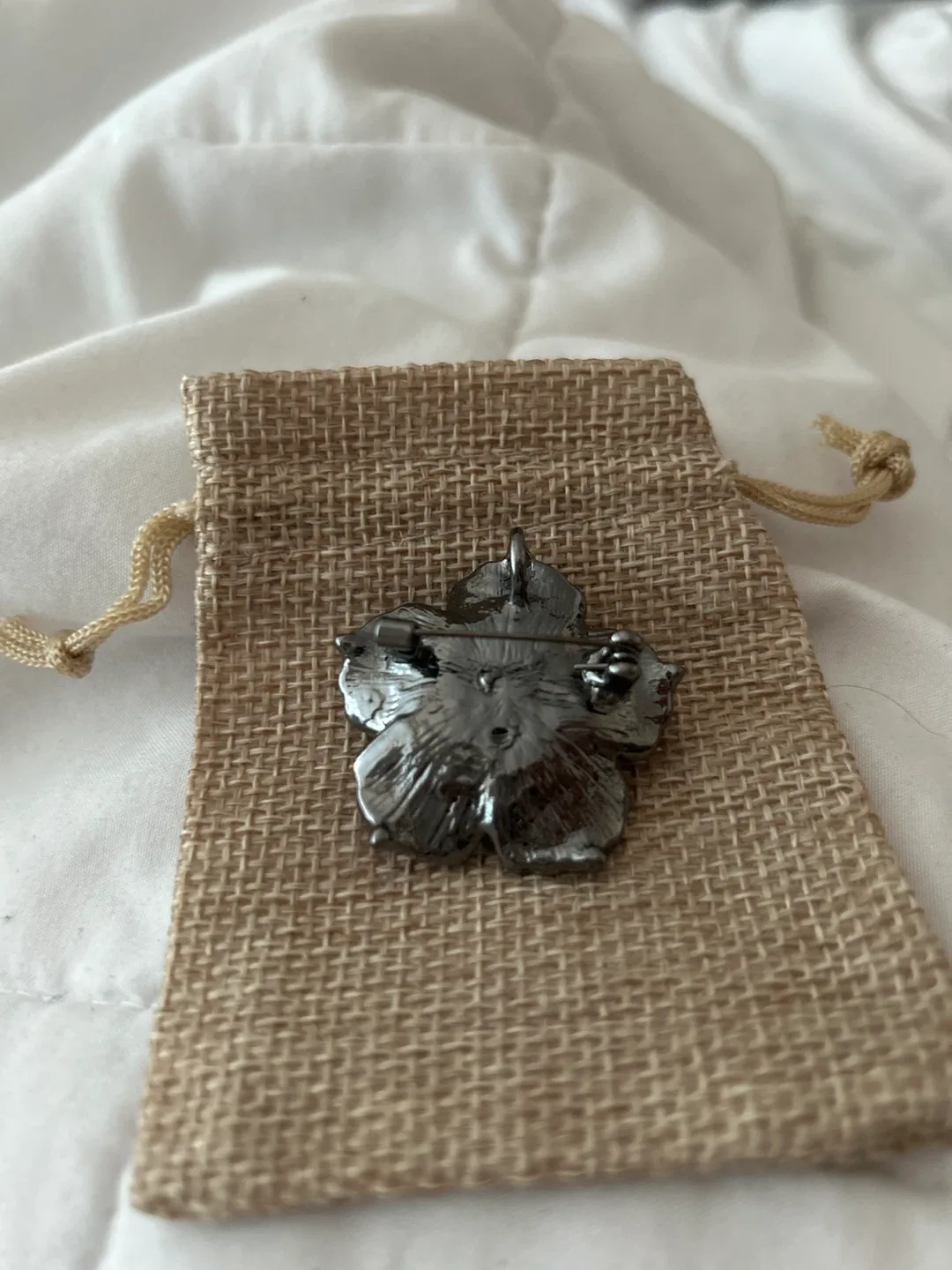 Red Rose Pin Brooch with Rhinestones image indicator(2)