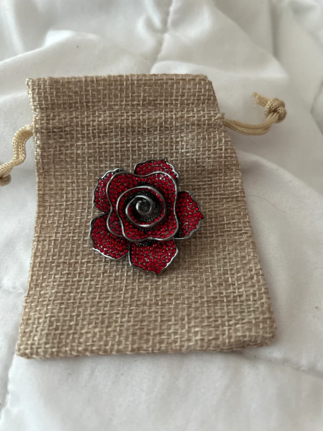 Red Rose Pin Brooch with Rhinestones image indicator(3)