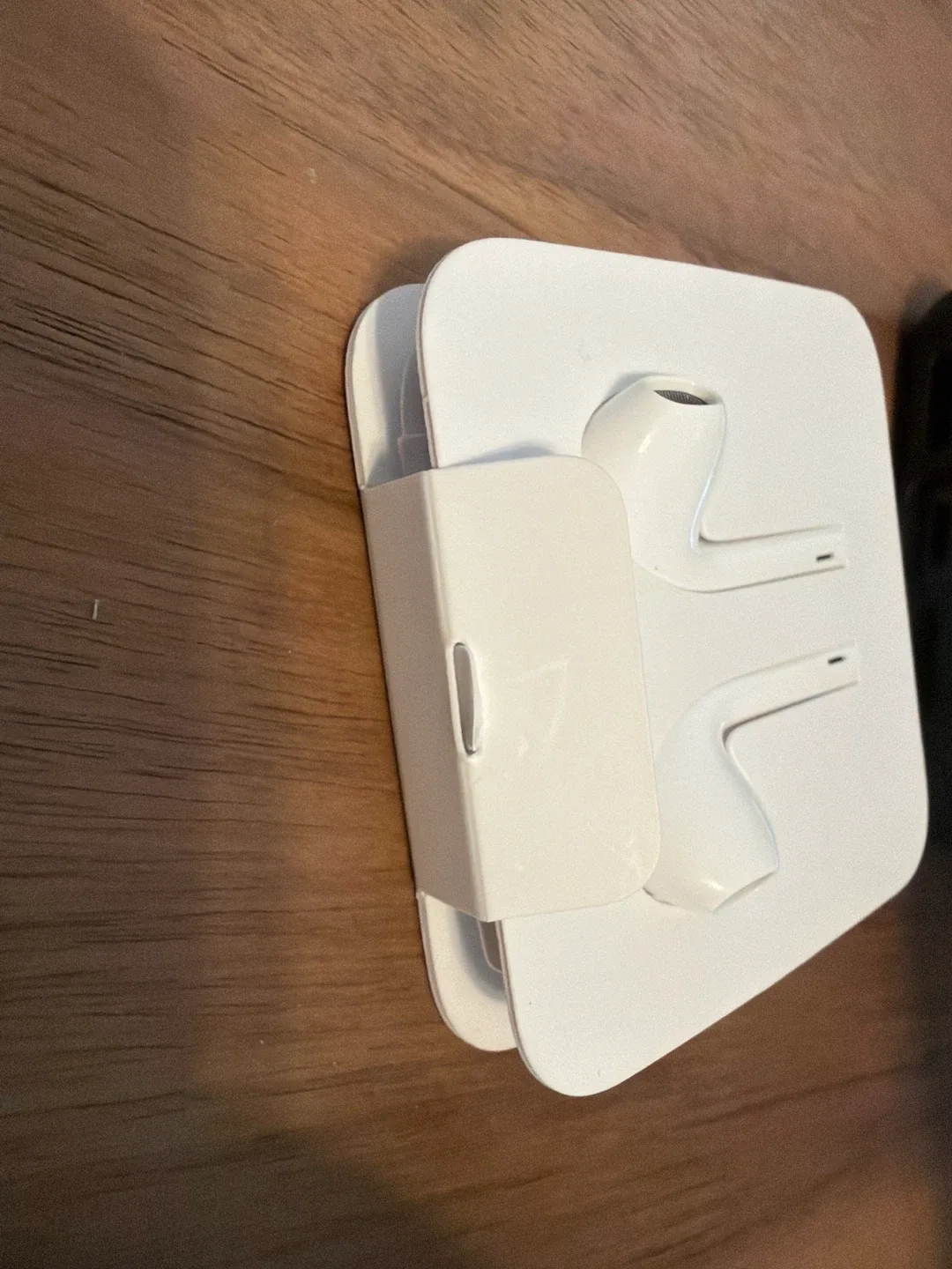 New Apple EarPods with 3.5mm Headphone Plug image indicator(3)