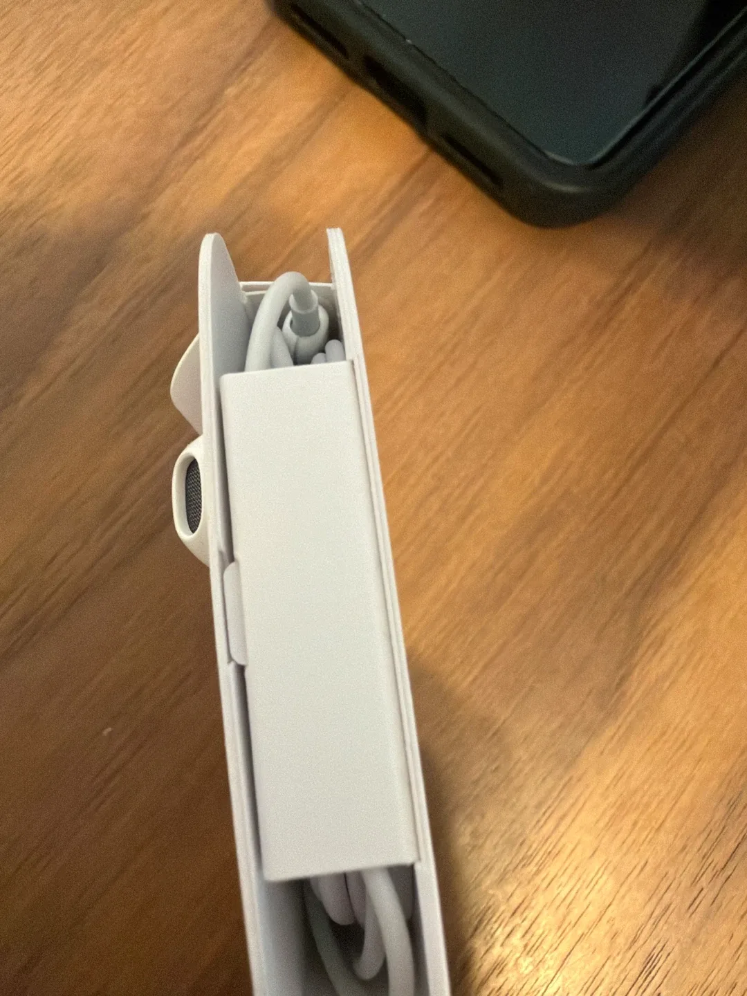 New Apple EarPods with 3.5mm Headphone Plug image indicator(2)