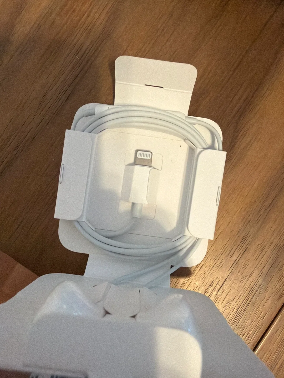 New Apple EarPods with 3.5mm Headphone Plug image indicator(4)