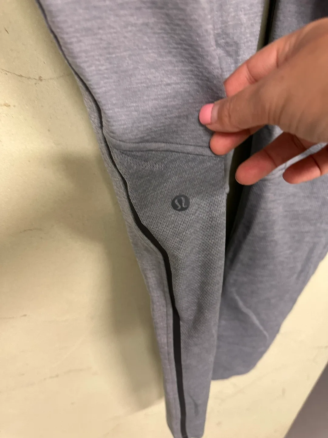 Lululemon XXL Grey Joggers image indicator(3)