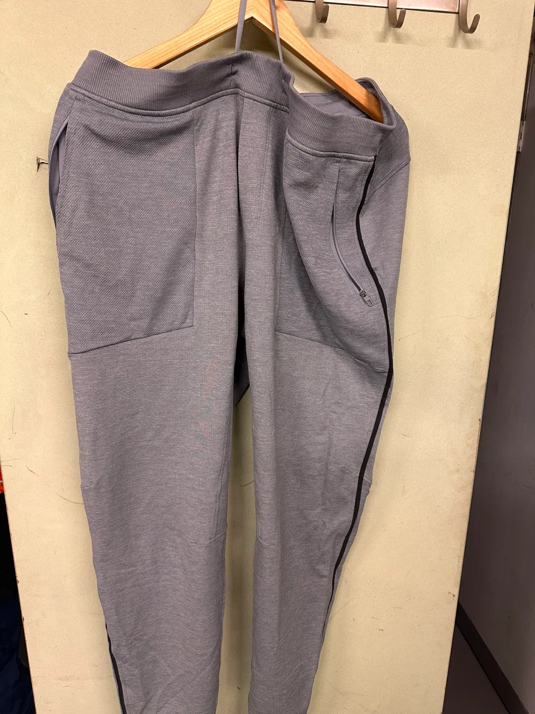 Lululemon XXL Grey Joggers thumbnail