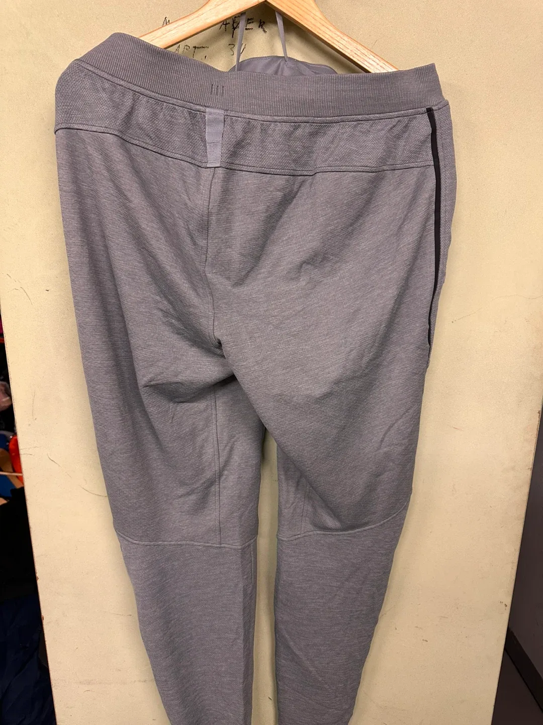 Lululemon XXL Grey Joggers image indicator(2)