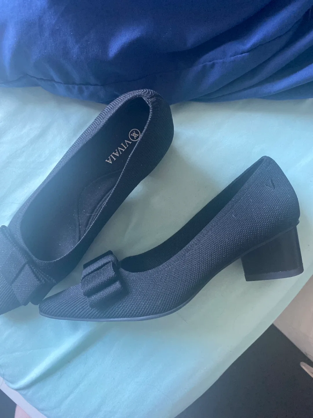 VIVAIA Black Pointed-Toe Heels Size 6 image indicator(2)