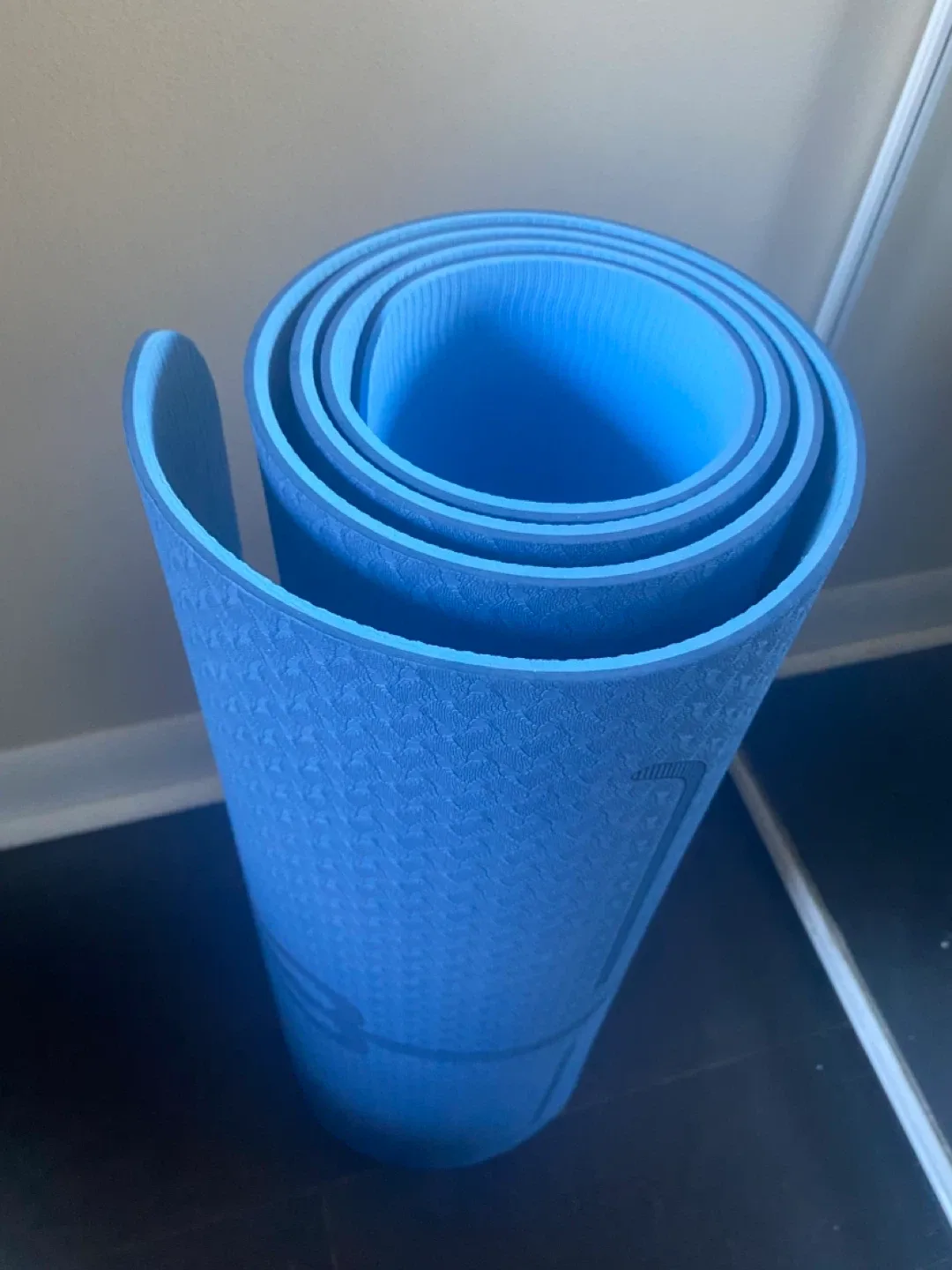 Blue Yoga Mat image indicator(2)