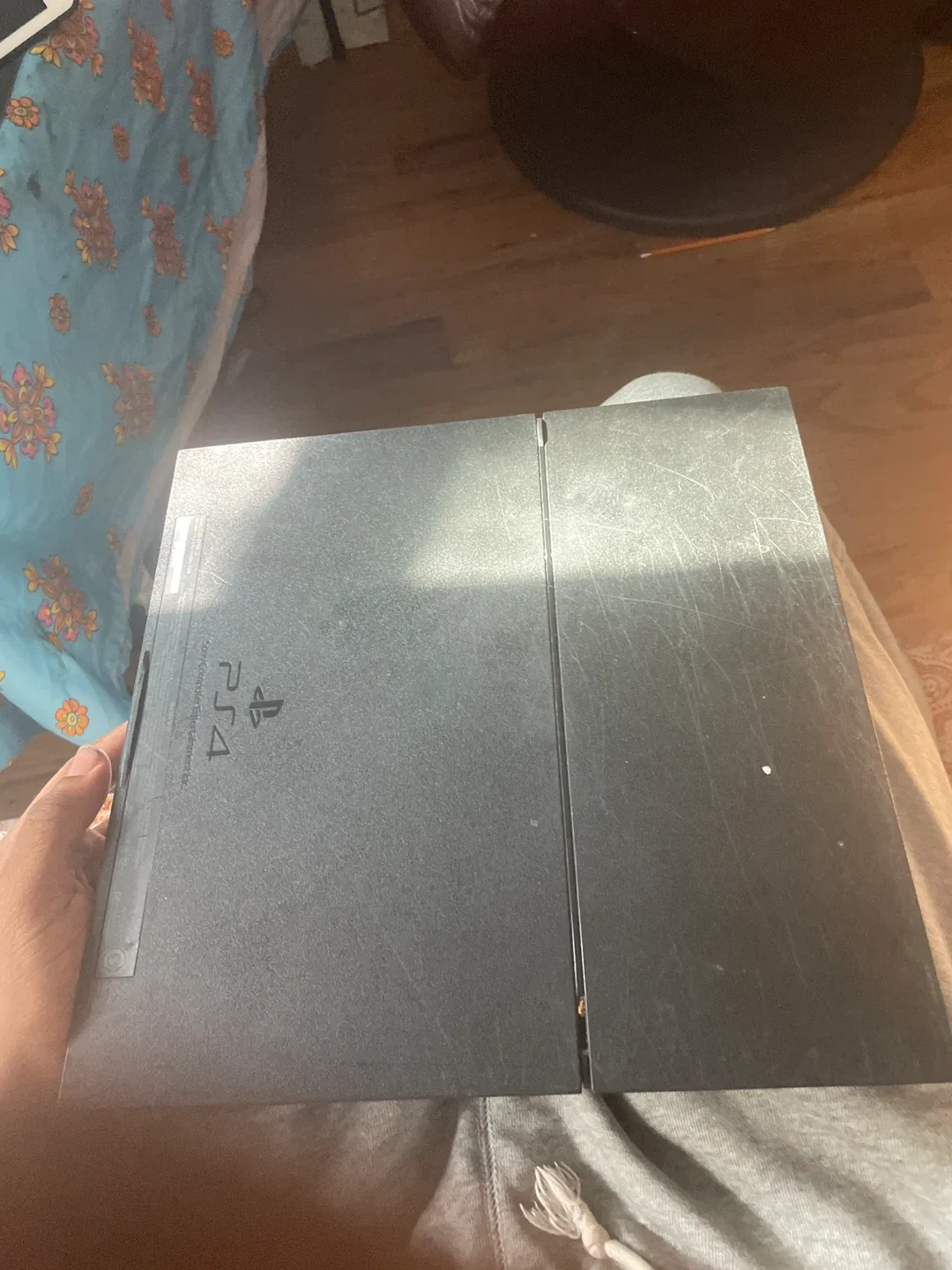 Used Sony PlayStation 4 (PS4) image indicator(3)