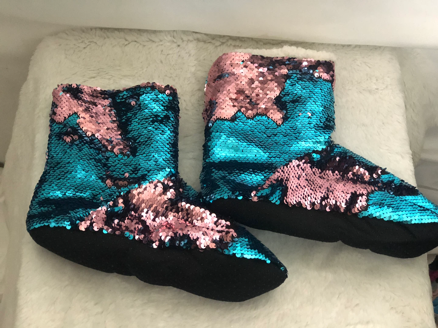 Women’s Sequins Slippers. Size 9/10. Like New.