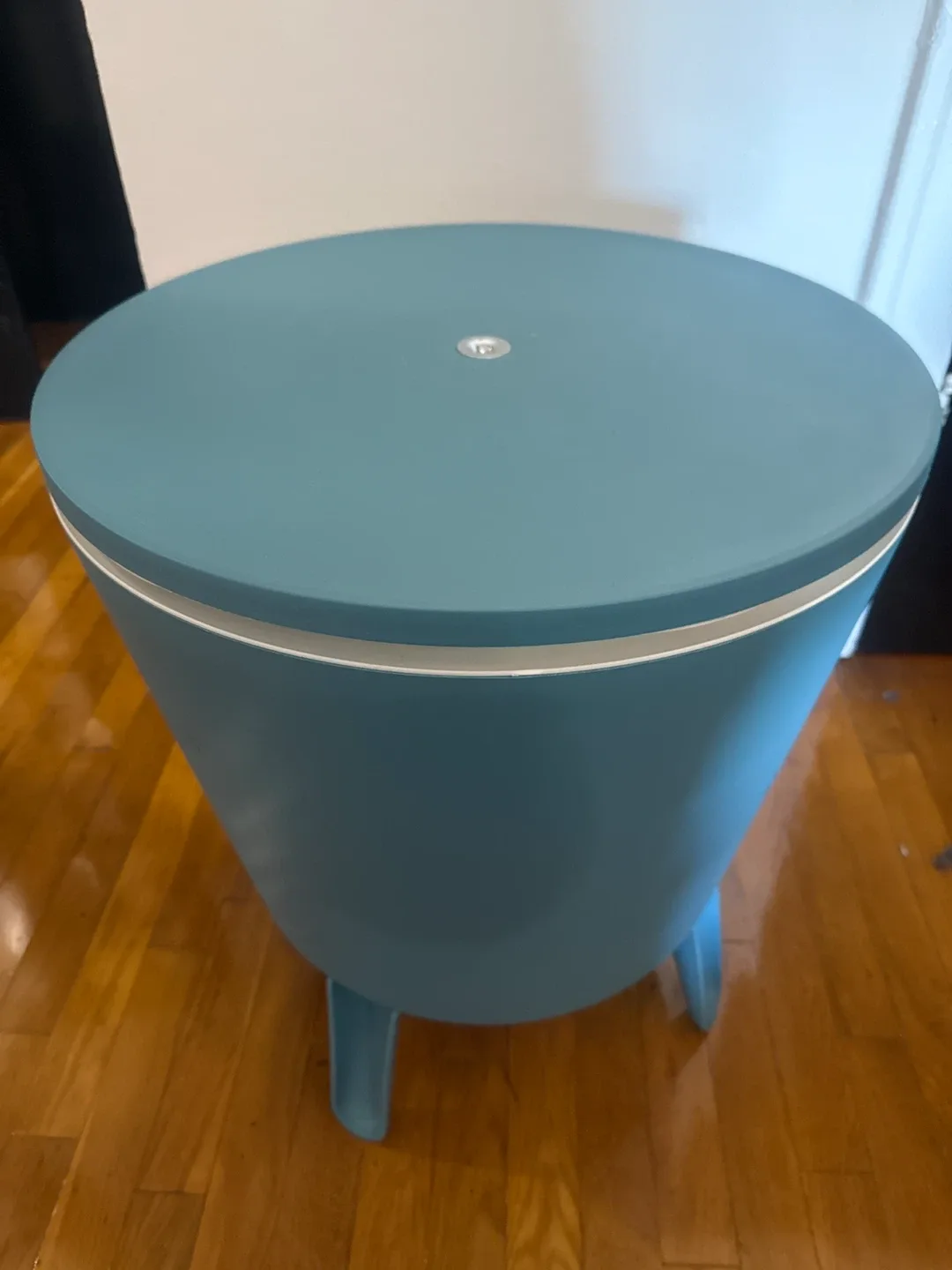 Blue Outdoor Rolling Patio Cooler image indicator(3)