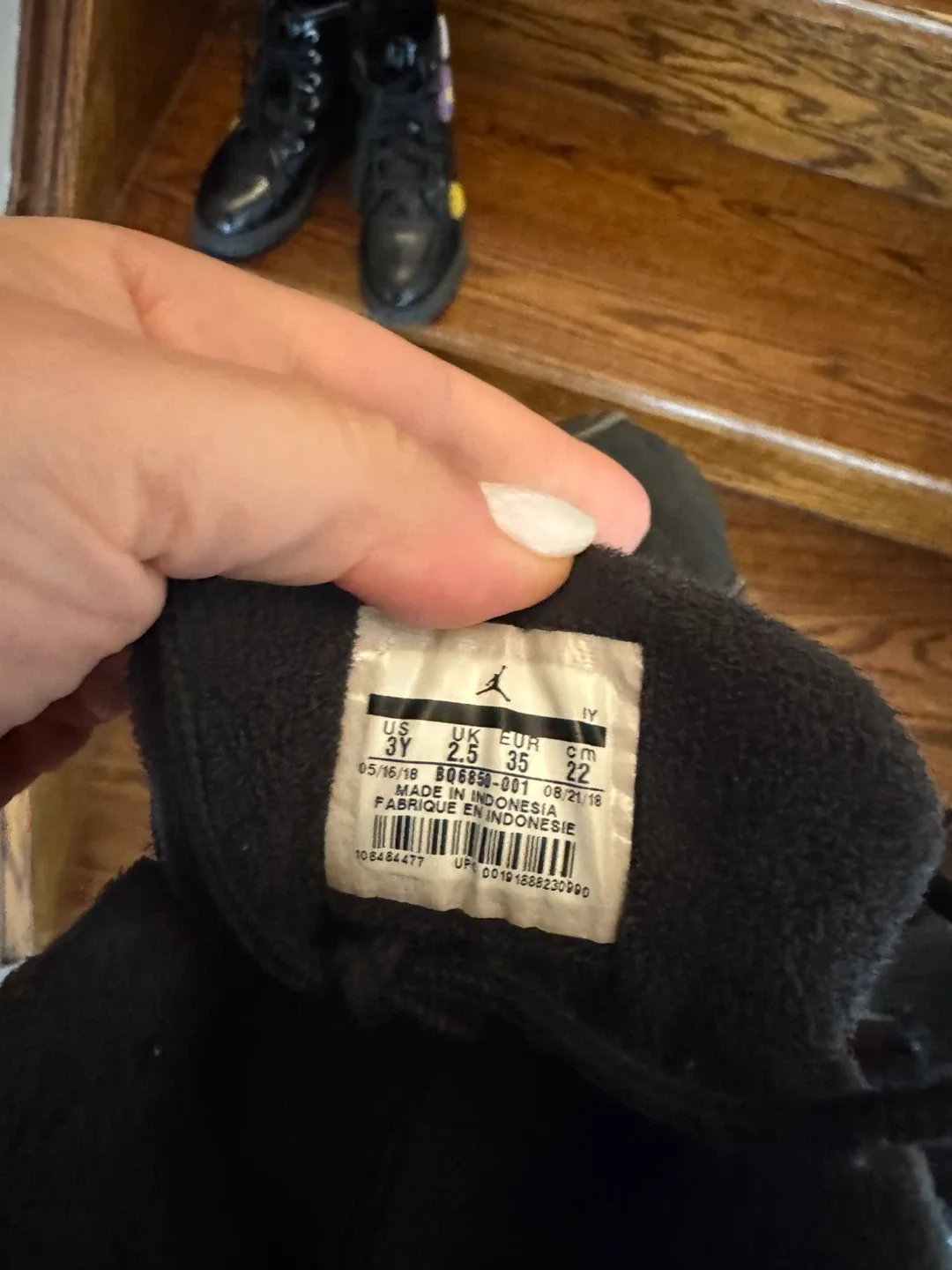 Jordan 12 Retro Black Youth Size 3Y fleece lining image indicator(3)