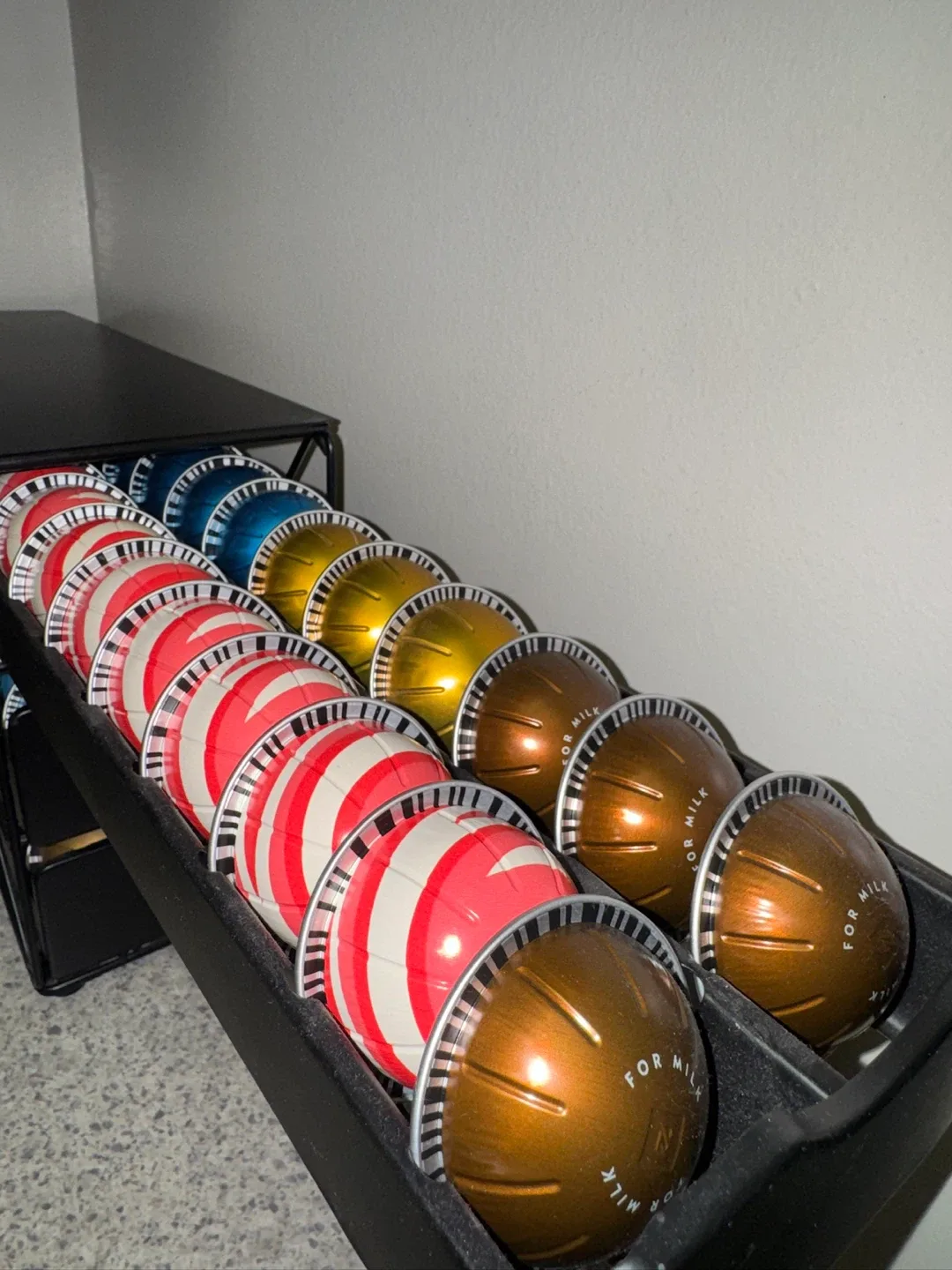 Nespresso Vertuo Next Coffee Maker & Pod Holder image indicator(6)