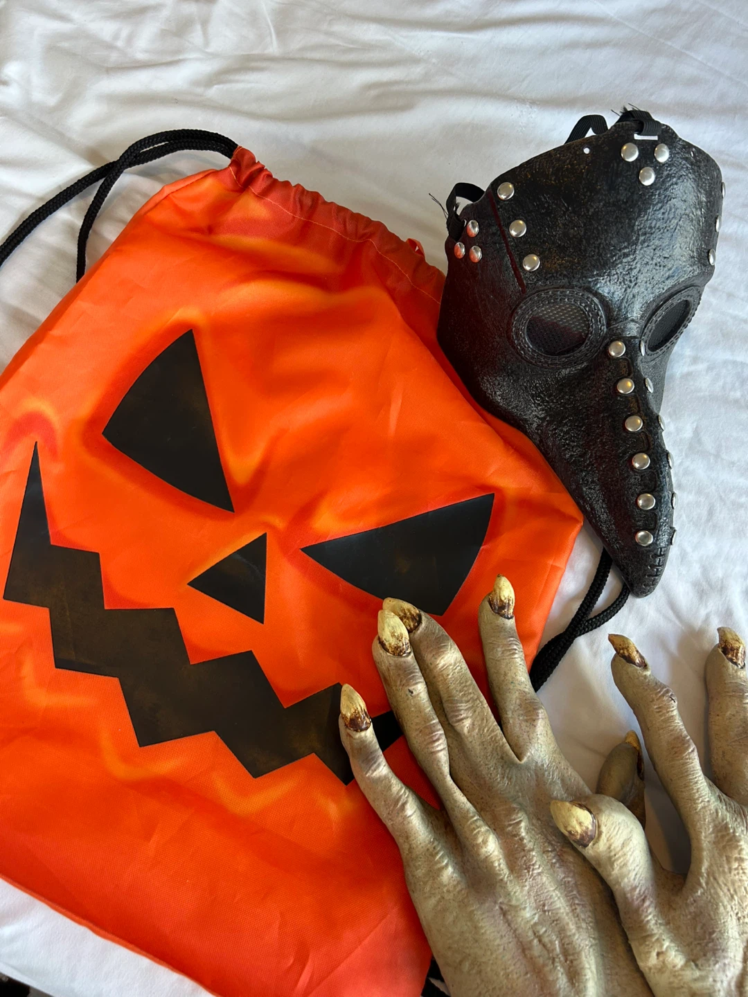 Plague Dr mask + Zombi hand + bag - photo 4