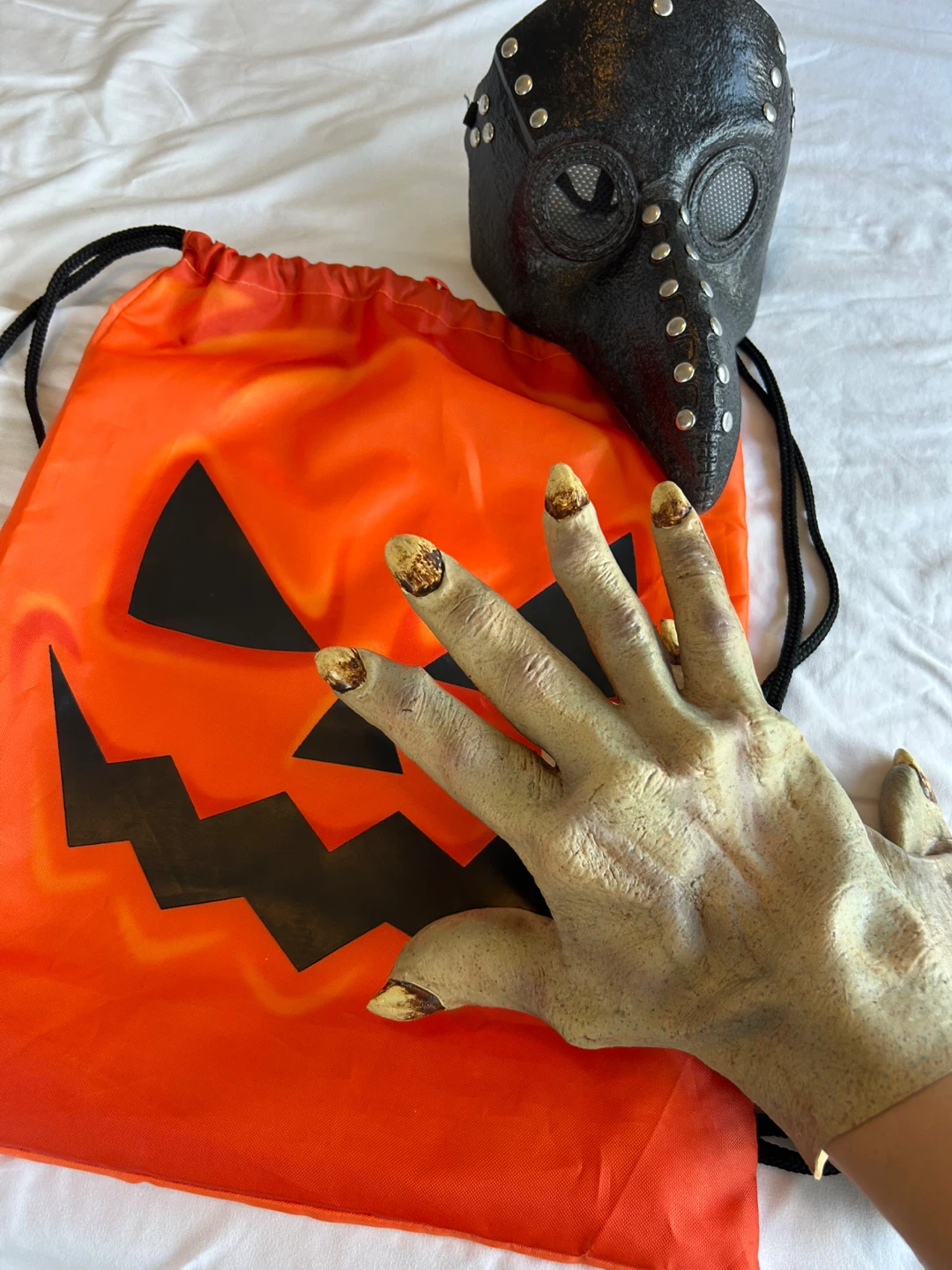 Plague Dr mask + Zombi hand + bag - photo 2