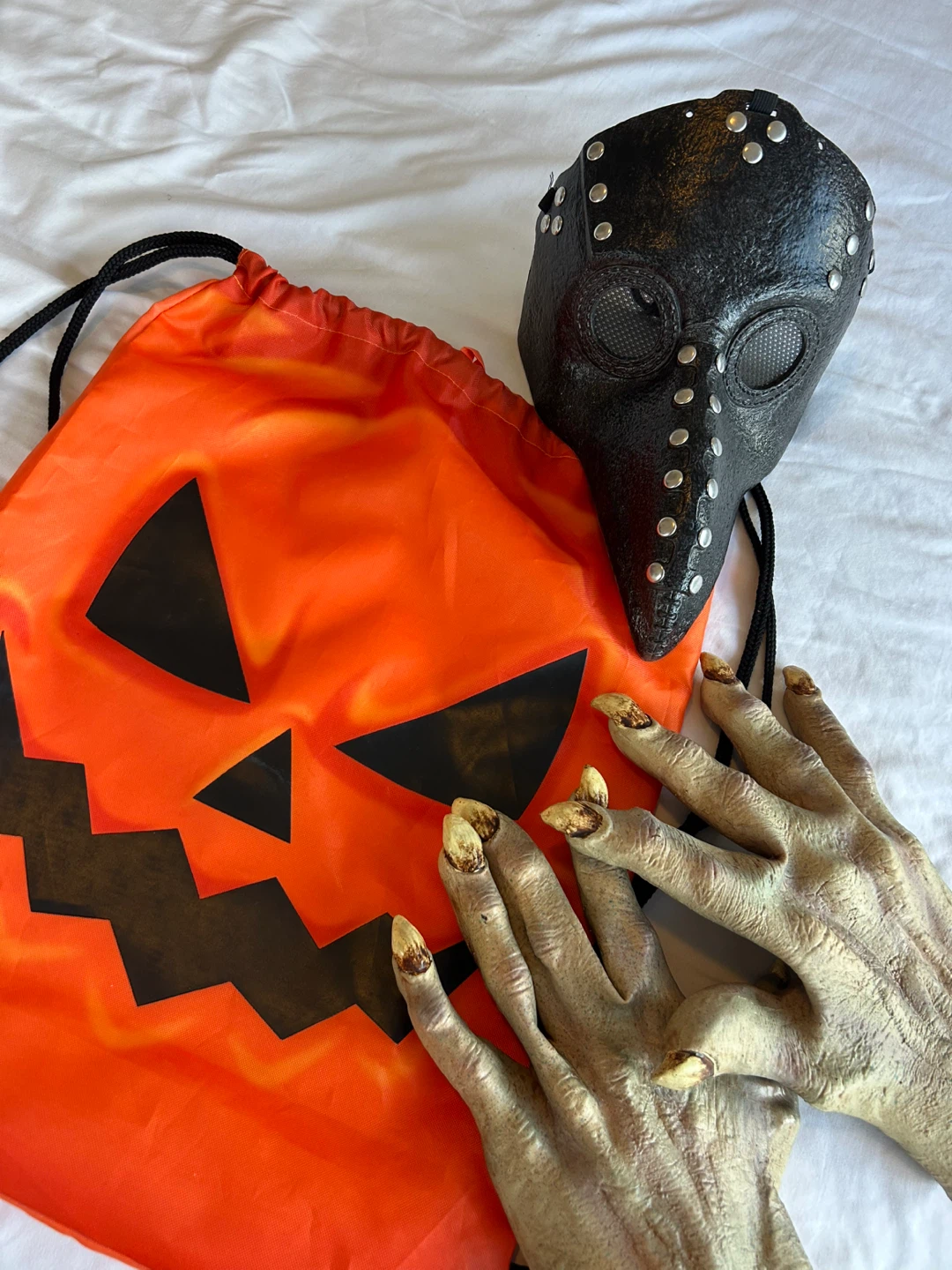 Plague Dr mask + Zombi hand + bag