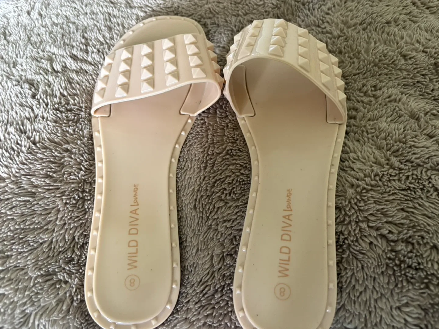 Wild Diva Lounge Studded Slide Sandals - Size 8