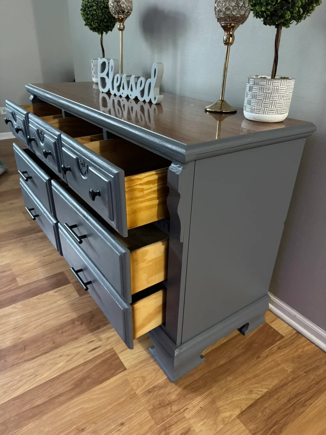 ✨🤎🩶Beautiful solid dresser🤎🩶✨ image indicator(4)