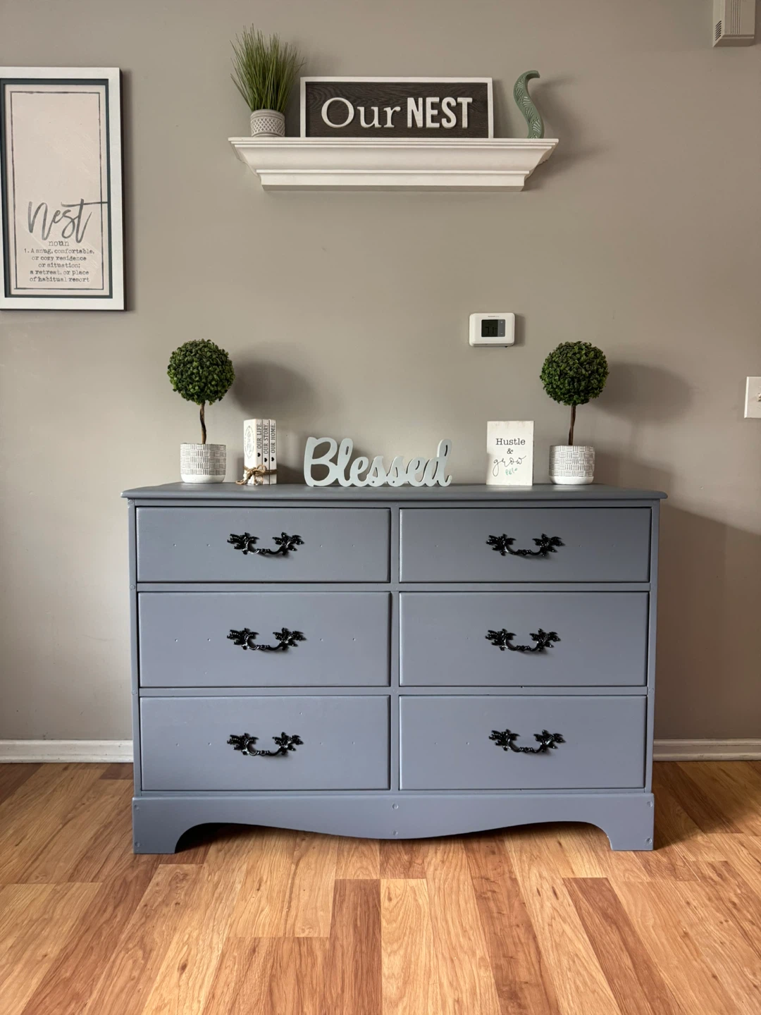 🩶✨Beautiful solid wood dresser✨🩶