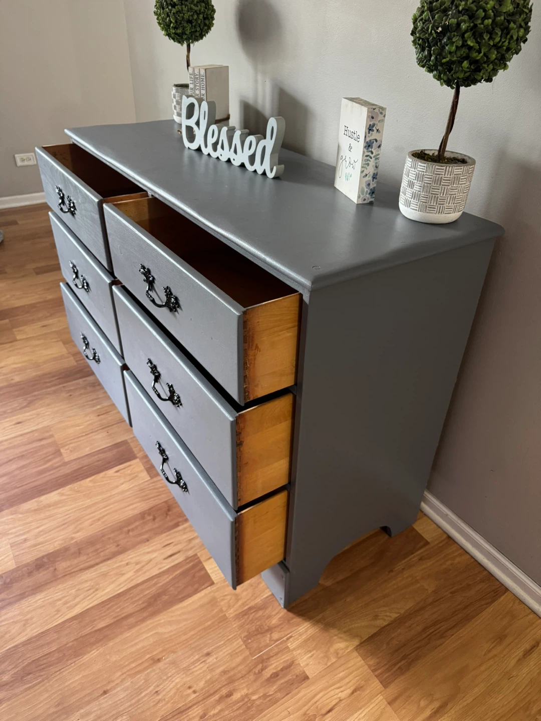 🩶✨Beautiful solid wood dresser✨🩶 - photo 4