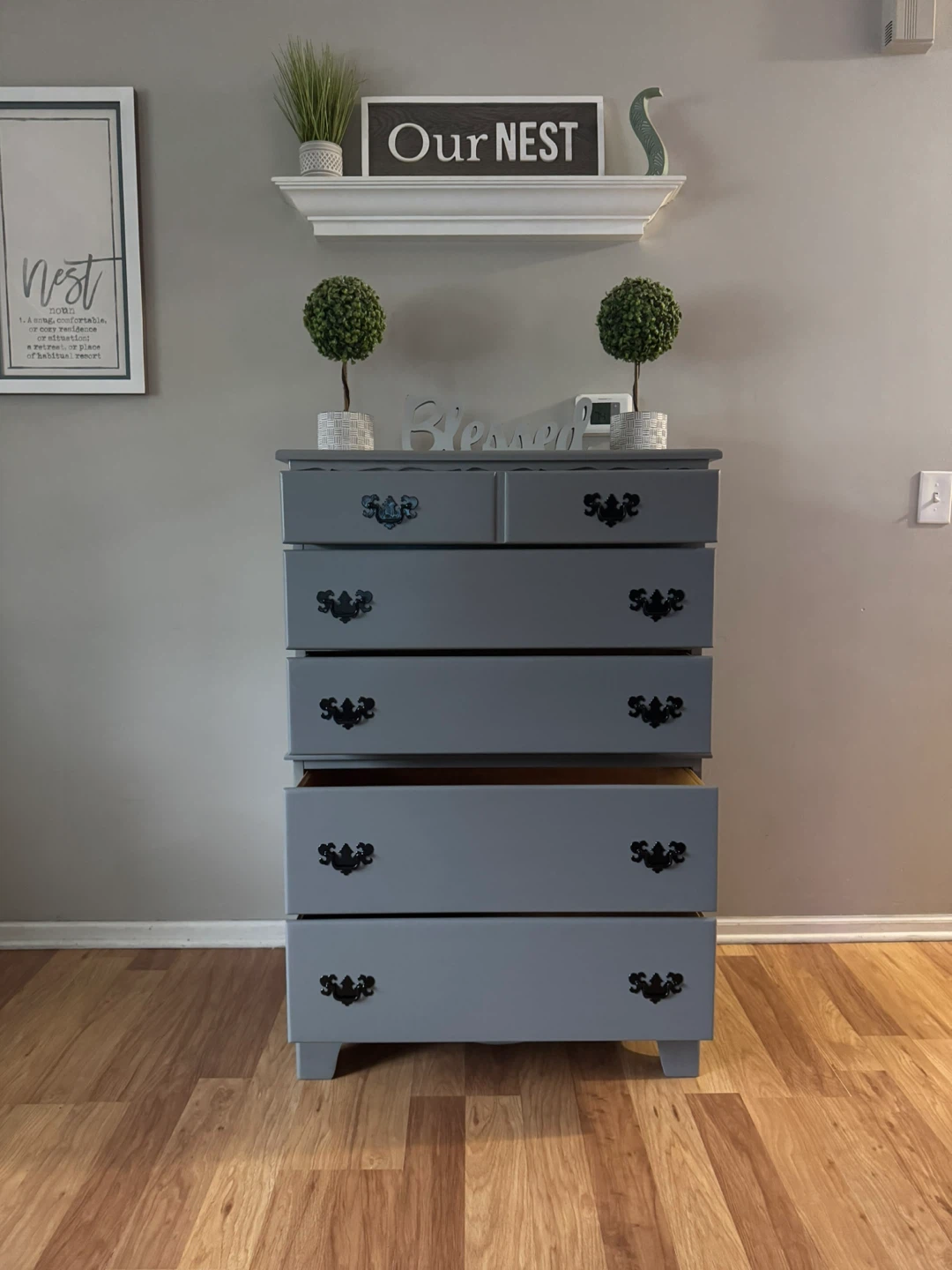✨🩶 Beautiful solid wood dresser🩶✨ - photo 2