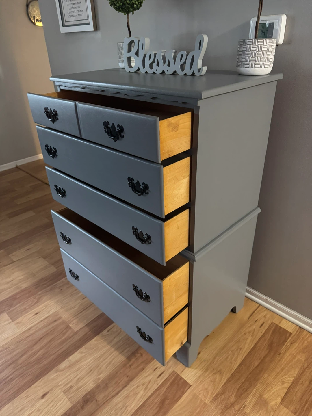 ✨🩶 Beautiful solid wood dresser🩶✨ - photo 4