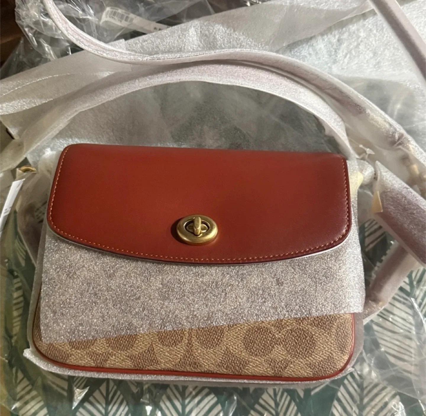 BNWT Signature Cassie Bag - Price Firm image indicator(3)