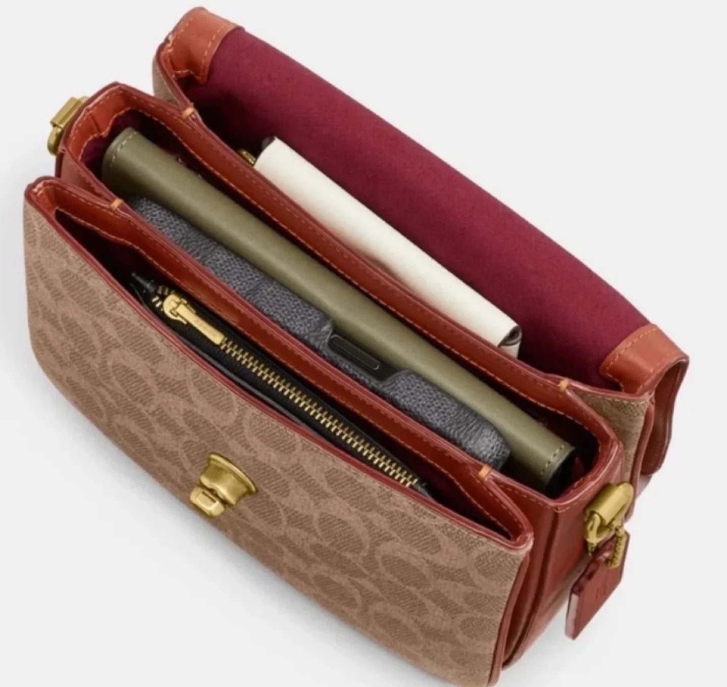 BNWT Signature Cassie Bag - Price Firm image indicator(7)