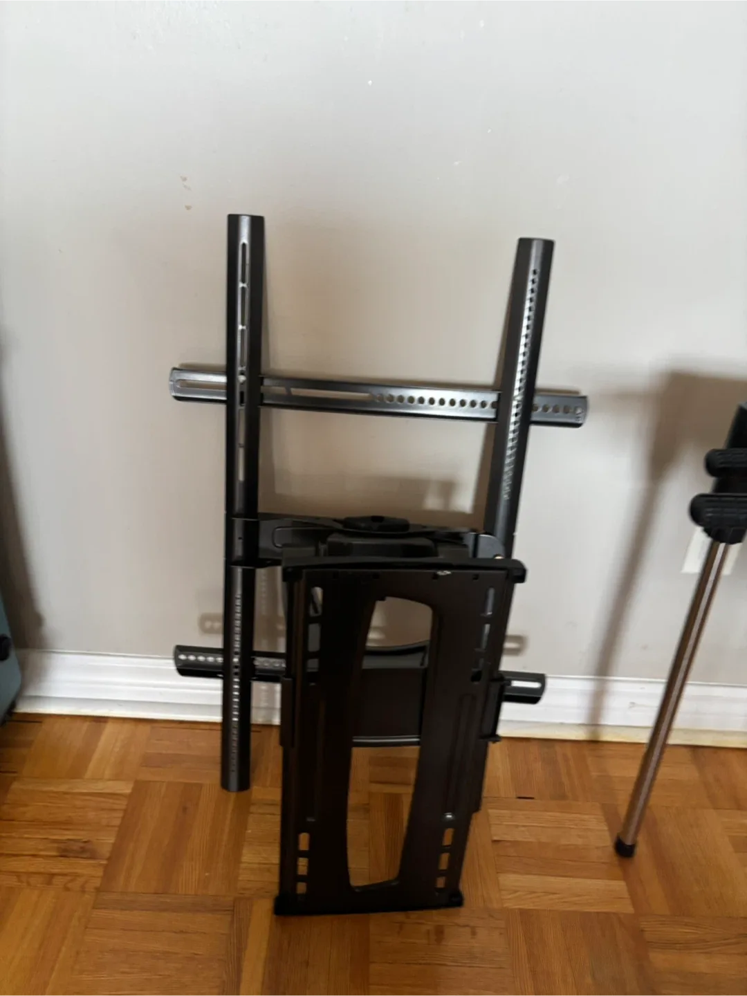 Rocketfish  RF-TVMFM03V2 Wall Mount image indicator(4)