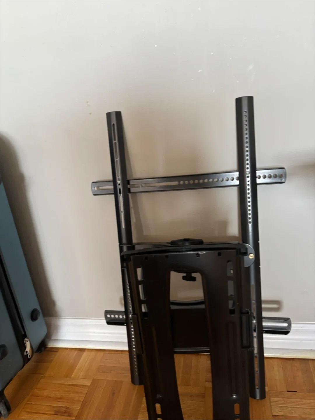 Rocketfish  RF-TVMFM03V2 Wall Mount image indicator(10)