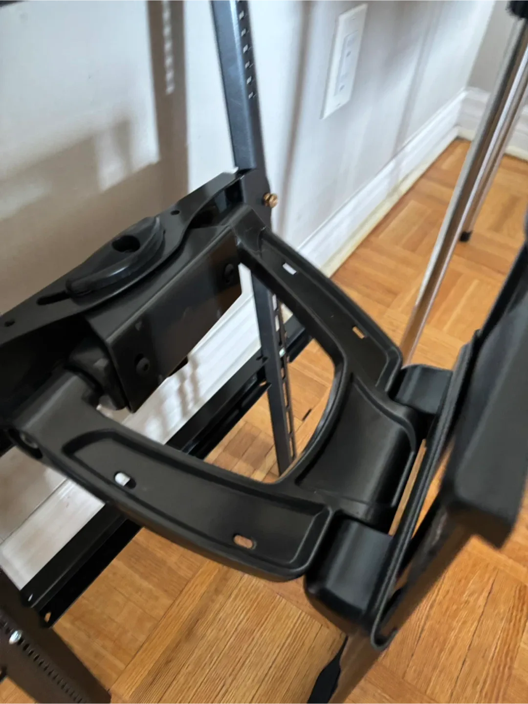 Rocketfish  RF-TVMFM03V2 Wall Mount image indicator(8)