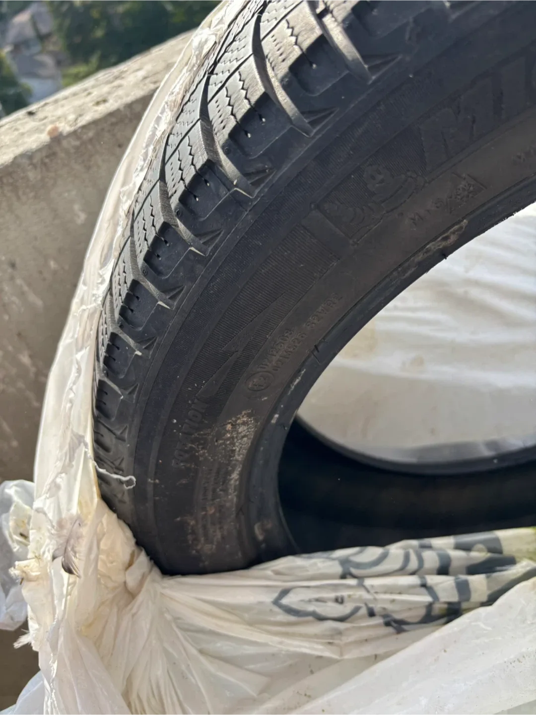 Michelin 215/50R17 Studless Tire image indicator(3)