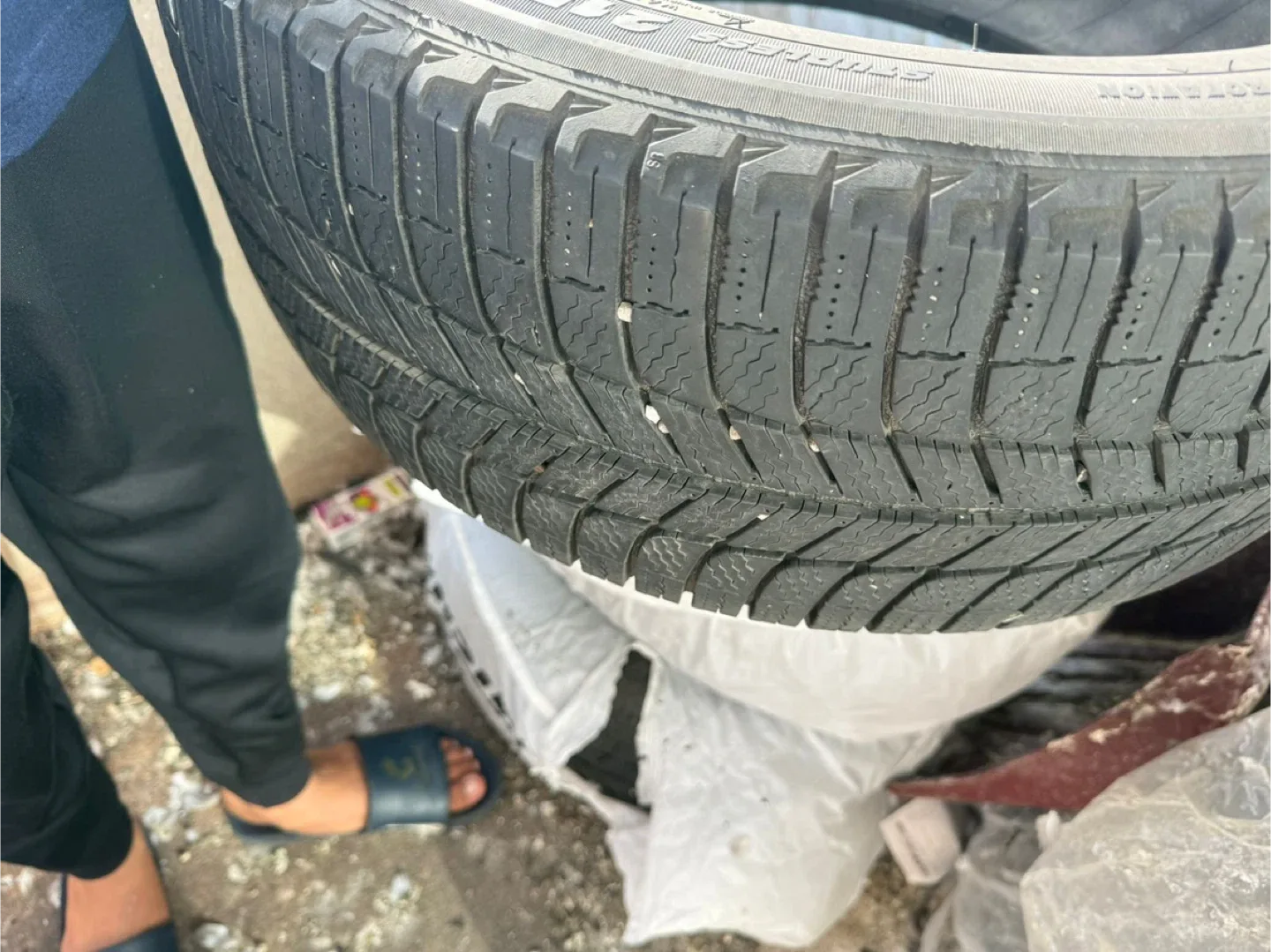 Michelin 215/50R17 Studless Tire image indicator(8)