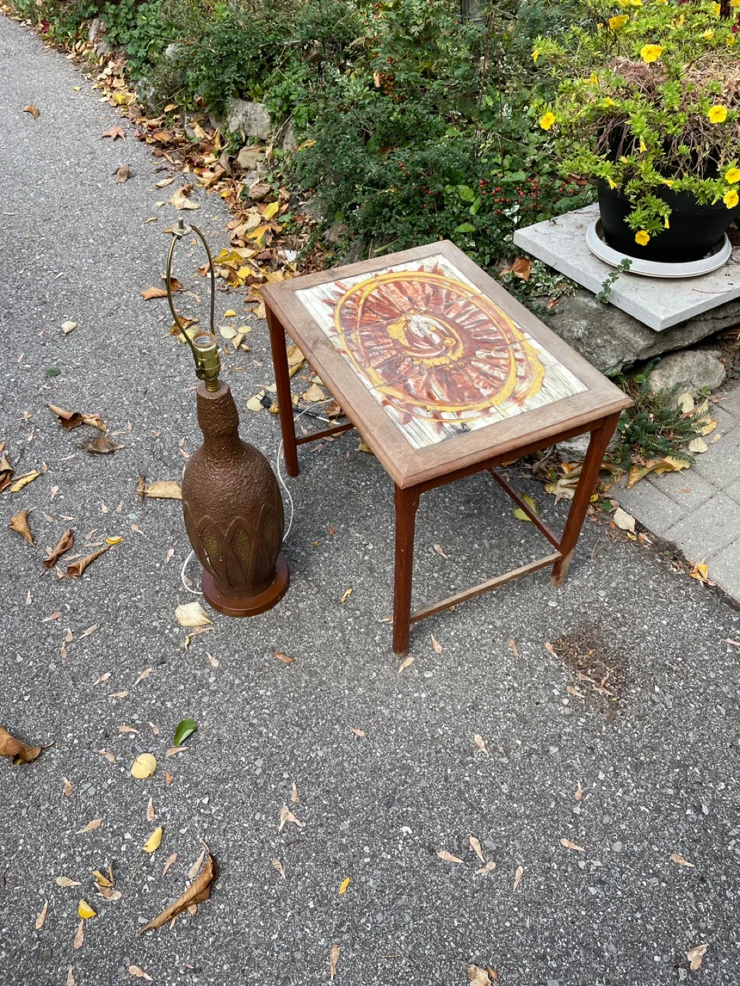 Mid Century Modern Brown Ceramic Table Lamp & Tile Top Table image indicator(2)