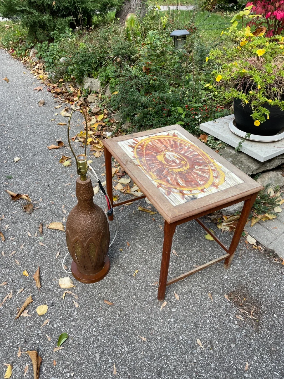 Mid Century Modern Brown Ceramic Table Lamp & Tile Top Table image indicator(5)