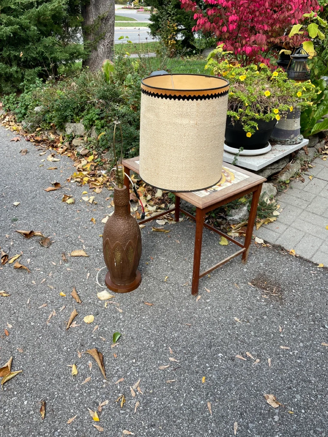 Mid Century Modern Brown Ceramic Table Lamp & Tile Top Table image indicator(6)