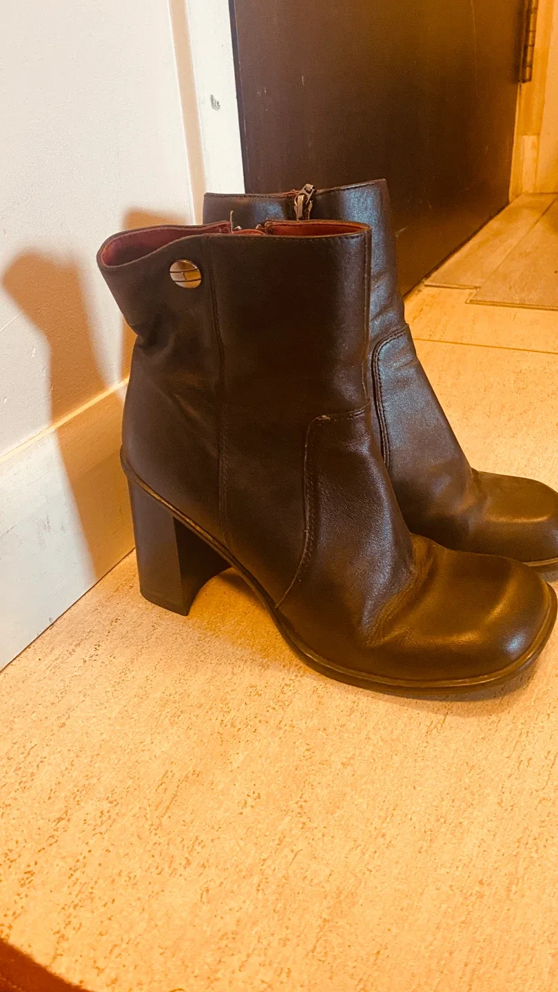 Leather Ankle Boots - Size 7.5M image indicator(2)