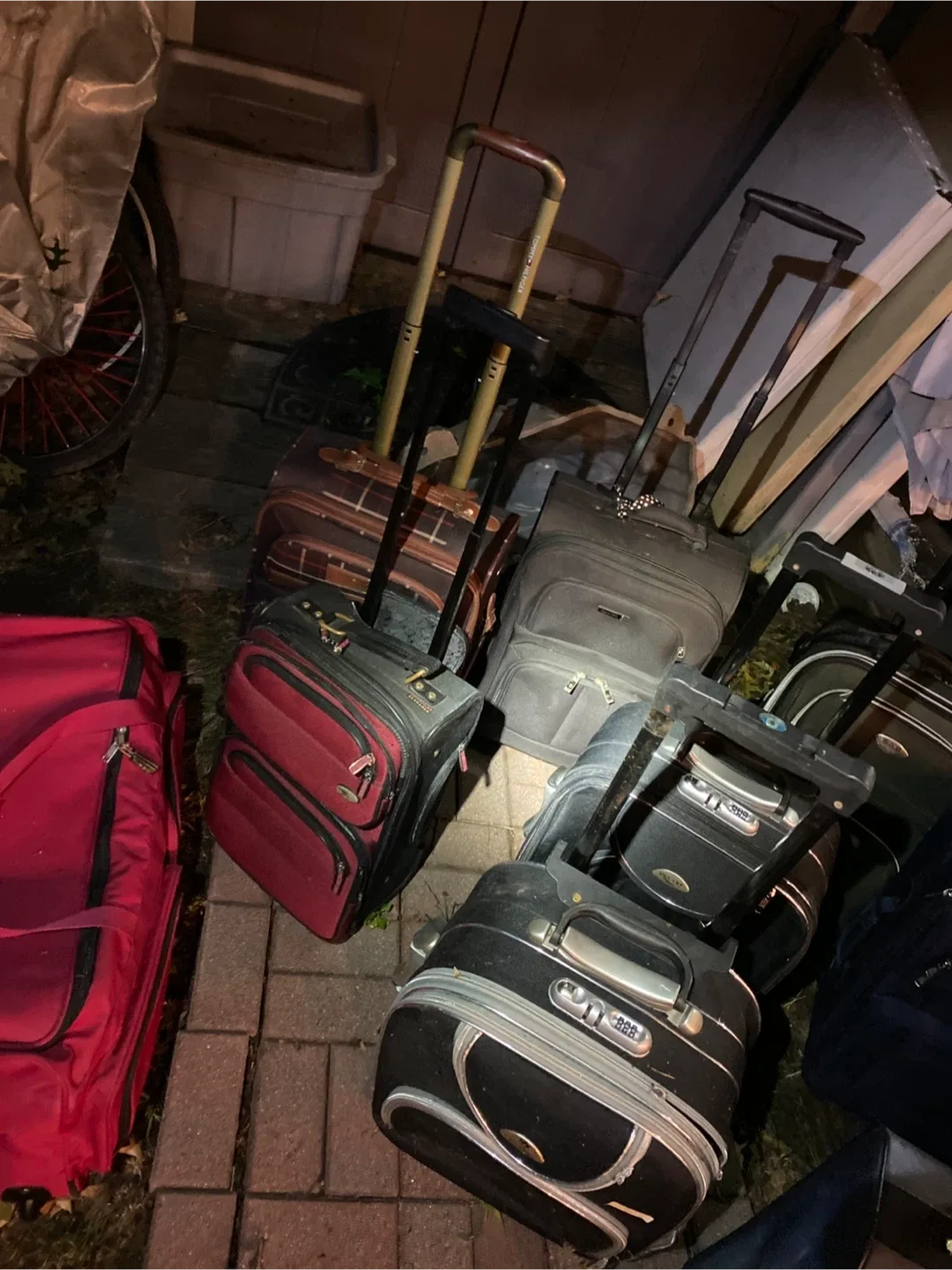 Used Luggage - Assorted Sizes & Colors image indicator(3)